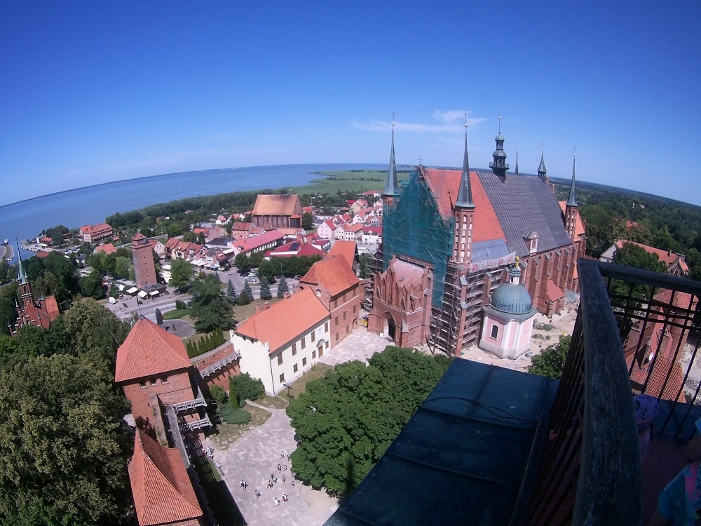 Panorama Fromborka, na pierwszym planie katedra. Widok z Wierzy Radziejowskiego.