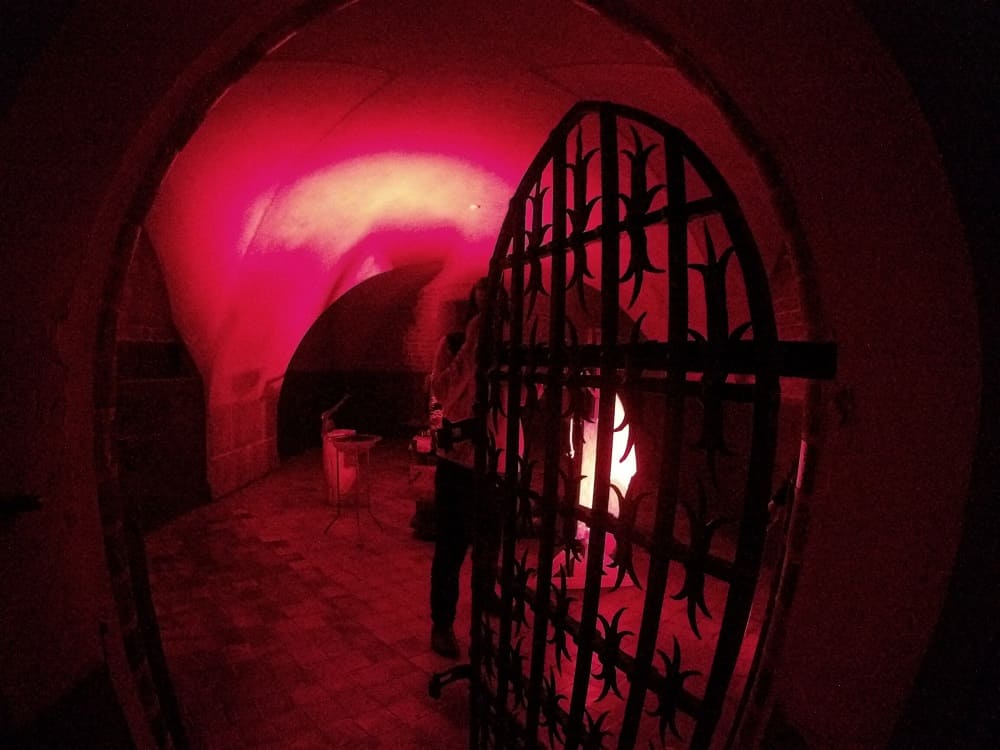 Uchylona brama do celi Witolda księcia litewskiego, który nigdy w niej nie gościł.